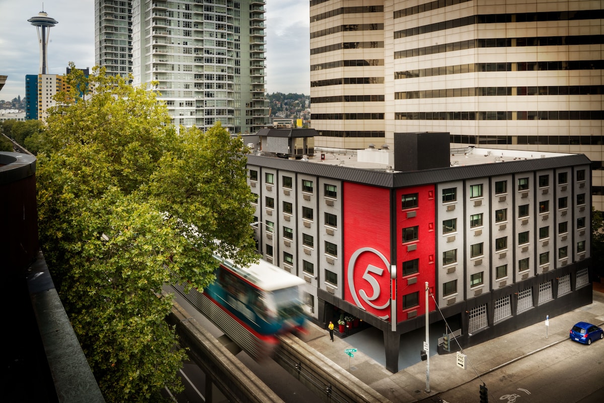 Staypineapple, Hotel FIVE - Funky Boutique in Downtown Seattle